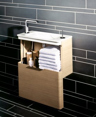 Der designprämierte Waschplatz fürs Gäste WC schafft selbst auf kleinstem Raum Platz. Mit einer Breite von 65 cm und einer Tiefel von 36 cm entsteht im Gäste-WC ein großzügiger Waschbereich. . Eine intelligente, platzsparende Lösung ist auch der nach unten zu öffnendende Untersschrank. <br />(Jado)<br /><br /> Der designprämierte Waschplatz fürs Gäste WC schafft selbst auf kleinstem Raum Platz. Mit einer Breite von 65 cm und einer Tiefel von 36 cm entsteht im Gäste-WC ein großzügiger Waschbereich. . Eine intelligente, platzsparende Lösung ist auch der nach unten zu öffnendende Untersschrank. <br />(Jado)<br /><br />